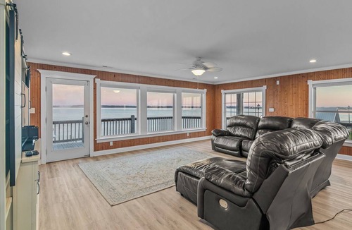 Swansboro Apartment | Swansboro's "Seaside Bliss" Apartment! ★Epic Sunsets★Walk Everywhere! ★Dock