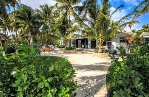 Harbor Beach House | SWAYING PALM BEACH HOUSE Walk to Beach , Marina, Port, las Olas