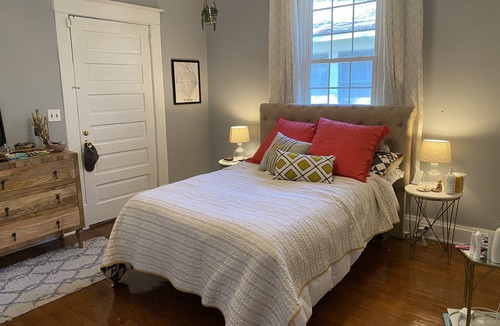 Midtown House | Sweet Bungalow 3.5 miles from the National-2 miles downtown