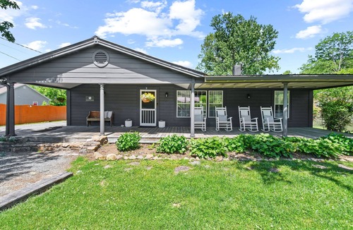 Hot Springs House | Sweet Garden House in Hot Springs. Hot tub, garden, grill, deck, dog friendly.