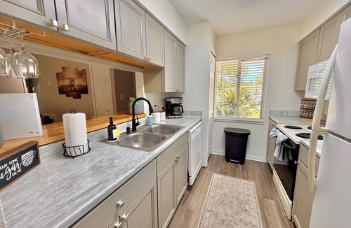 Sanford House | Sweet Gum Cottage · 3BR 10 Min to Boombah · Sleeps 6 · Dog-Friendly