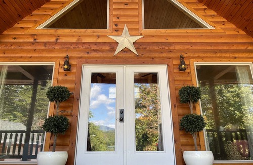 Almond Cabin | Sweet Serendipity Cabin 2 BR/2 BA near Fontana Lake