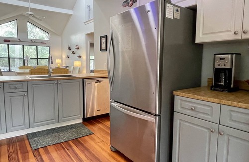 Deer Lake House | Swim next door, no card needed! Quiet Deer Lake Pool, Pets ok, Bikes, Ping Pong!