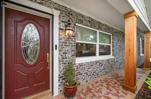 Brandon House | SWIM! Pool Paradise - close to Orlando/Tampa/St Pete - Cozy & Modern
