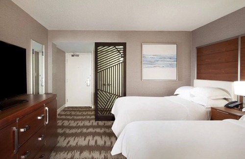 Carver City - Lincoln Gardens Hotel | Tampa Stay | 2 Relaxing Family Ready Rooms w/Access to Outdoor Pool