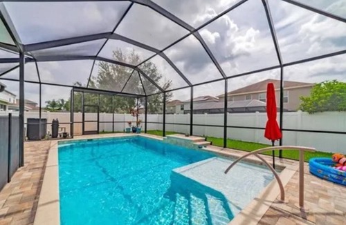 Live Oak Preserve House | Tampa Sunshine Oasis/Heated Saltwater Pool/4Bed, 3Bath/Sleeps 10/Fenced
