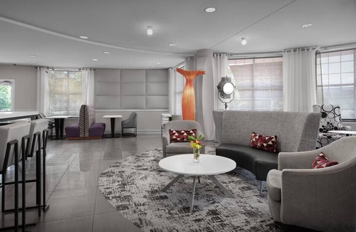 Southside Hotel | Tapestry Park King Suite w/Resort Pool & Gym