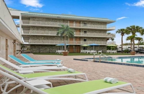 Historic Downtown Kissimmee Hotel | Tasteful Room with 2 DBL Beds Near Local-favorite Spots