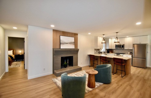 Taylors House | Taylors - 4BR home King Beds HI Speed WIFI Newly remodeled Open Floorplan