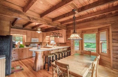 Ten Mile House | Ten Mile Cabin Sleeps 16! Best Deal on AirBNB
