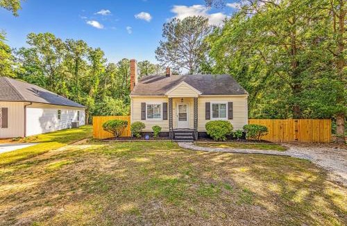 Terry Sanford House | The 239 Windsor Modern 2BR Bragg VA FSU