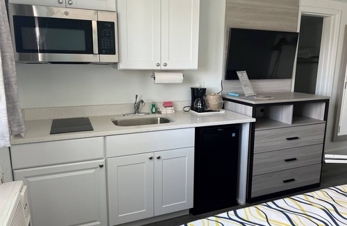 Treasure Island Hotel | The Bayside Inn & Marina
