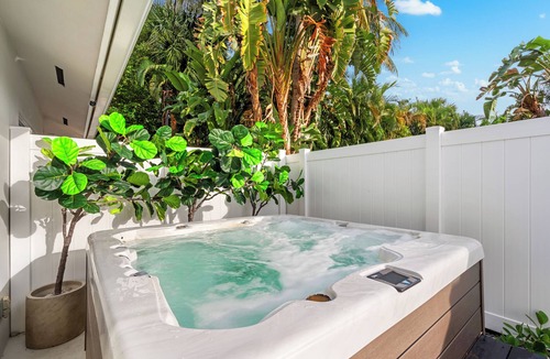 Lauderdale Beach House | The Beach Isles- Ft Lauderdale’s Newest Luxury Escape (Pool & Hot Tub)