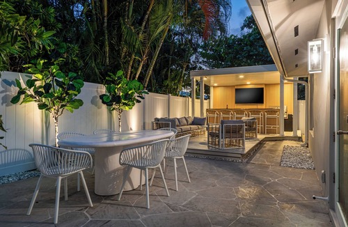 Lauderdale Beach House | The Beach Isles- Ft Lauderdale’s Newest Luxury Escape (Pool & Hot Tub)