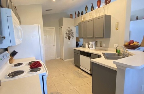 Lake Berkley House | The Berkley Retreat – 3BR Home with Pool near Disney