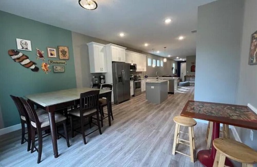 Sanford House | The Billiard: super fun home close to downtown with fully-fenced yard