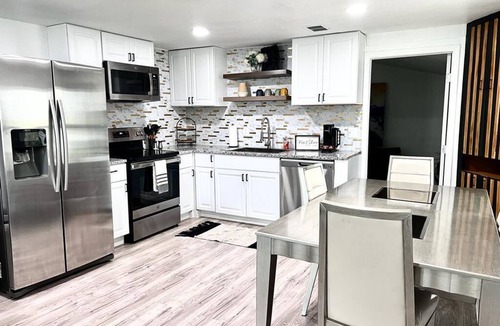 Zephyrhills House | The Bungalow Getaway
