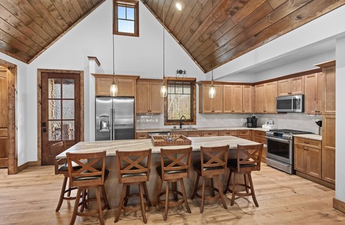 Beech Mountain Cabin | The Cabins at Buckeye Creek at Eagles Nest - full retreat!