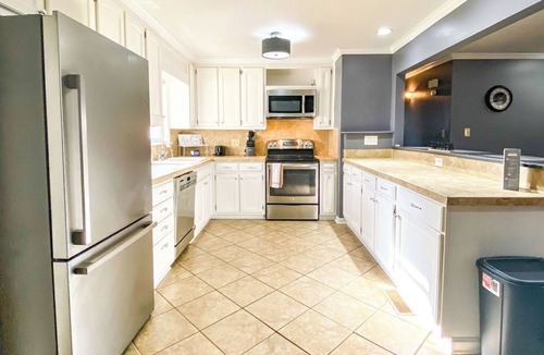 Madison House | The Cardinal Place | Relaxing Stay Near Downtown