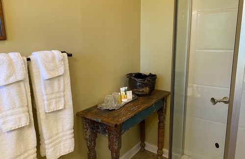 Aiken Bed & Breakfast | The Cardinal Room