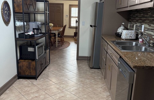 Dade City Apartment | The Carriage House Downtown Dade City is a spacious 2,000 sq ft private two-story residence featuring two bedrooms, two full baths, a king master suite, dedicated office space, full washer and dryer, and private entrance — all just steps from shop