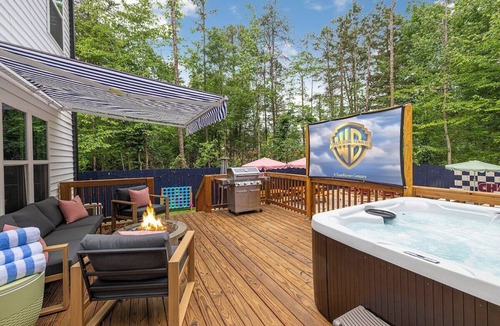 Charlotte House | The Charlotte Social - Hot Tub, Pickleball, Game Room, Movies, Golf, Games