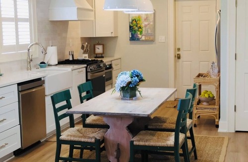 Johns Island Cottage | The Coastal Cottage; near golf, marina, dining and shopping