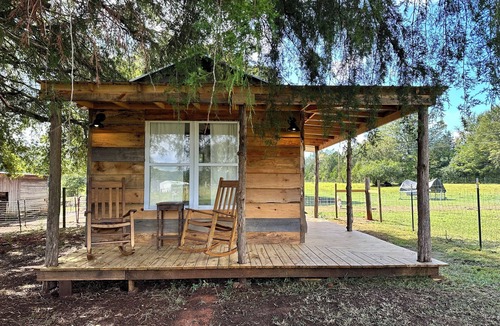 Abbeville County Cabin | The Cottage at Flourish Farm - Experience serenity at this cozy farm getaway