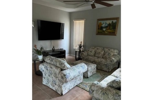 Lakewood Park House | The Cozy Getaway