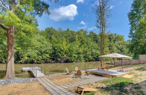 Southmont House | The Dodecagon Retreat on High Rock Lake