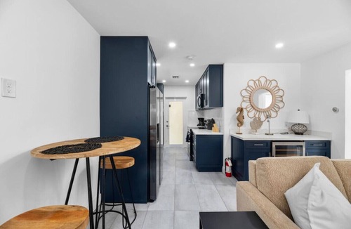 Croissant Park Apartment | The Downtown Retreat #1