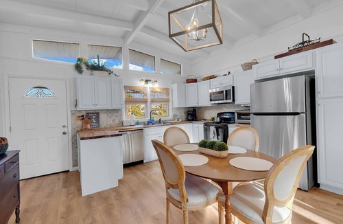 Inlet Harbour House | The Ellington Beach House - Creek front in Garden City Beach