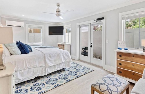 Westside Apartment | The Elliot Suite on Spring