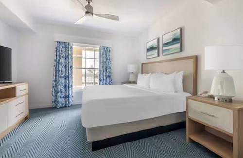 West Kissimmee Hotel | The Escape You Didn’t Know You Needed! 2 Units with Kitchen, Outdoor Pool!