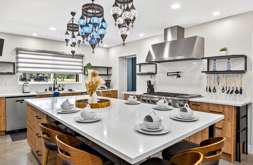 Temple Terrace House | The Fairway Estate | Sleeps 20 | 8BR w/Pool & Spa