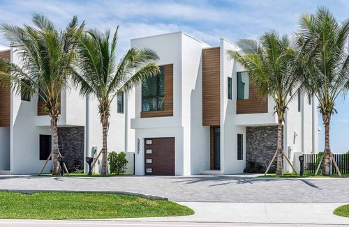Averill Farms House | The Fanta Sea | Brand New Beach House with PVT Pool, Steps from the Ocean