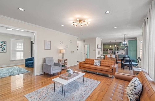 Newport News House | The Farmington Retreat
