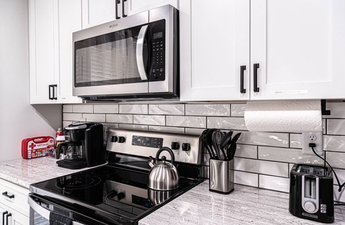 Westover House | The Fort - A family friendly home w/6 Bds and close to base. EV Charger onsite