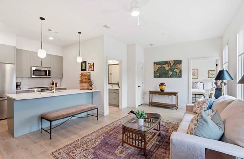 Metropolitan Apartment | The Gardenia Family Suite | Near Downtown