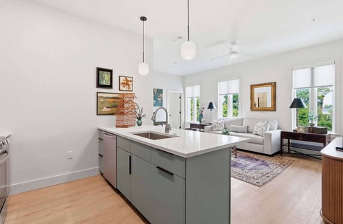 Metropolitan Apartment | The Gardenia Family Suite | Near Downtown