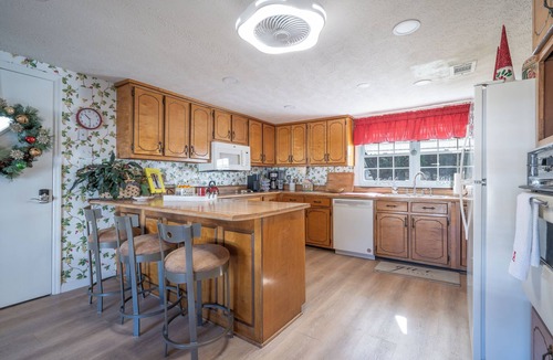 Folkston House | The Gibson - Spacious 5-bedroom country home