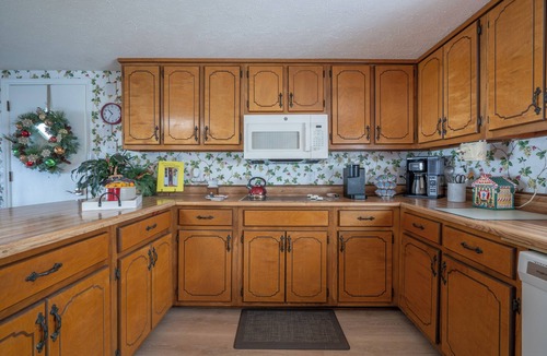 Folkston House | The Gibson - Spacious 5-bedroom country home