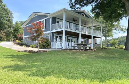 Lake Secession House | The Good Life Lake House