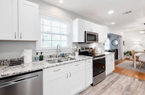 Savannah House | The Happy Hideaway-Lake Mayer Southside Savannah