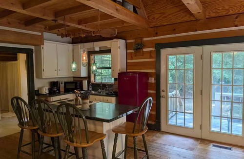 Spencer Cabin | The Hemlock Cabin with hot tub near Fall Creek Falls