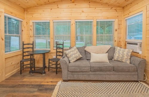 Gumlog House | The Hideaway Cottage @ Hartwell