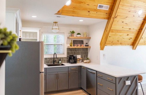 Lillington Ski Chalet | The Hillside Chalet! w/ Fire Pit! Close to Campbell University
