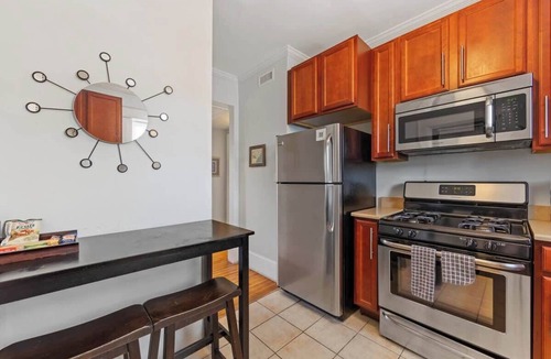 Dilworth Condo | The Home Collection: Pet Friendly Dilworth 2BR w/Balcony near Atrium CMC