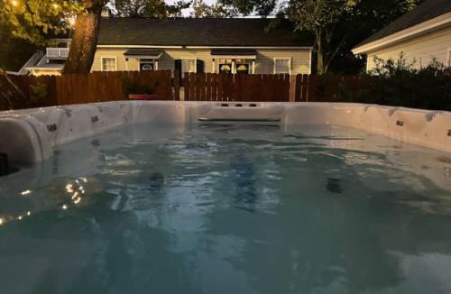 Dixon Park House | The Hourglass Inn- Unit B