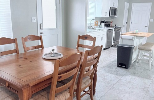 Tompkinsville House | The House on Main -Spacious and Convenient